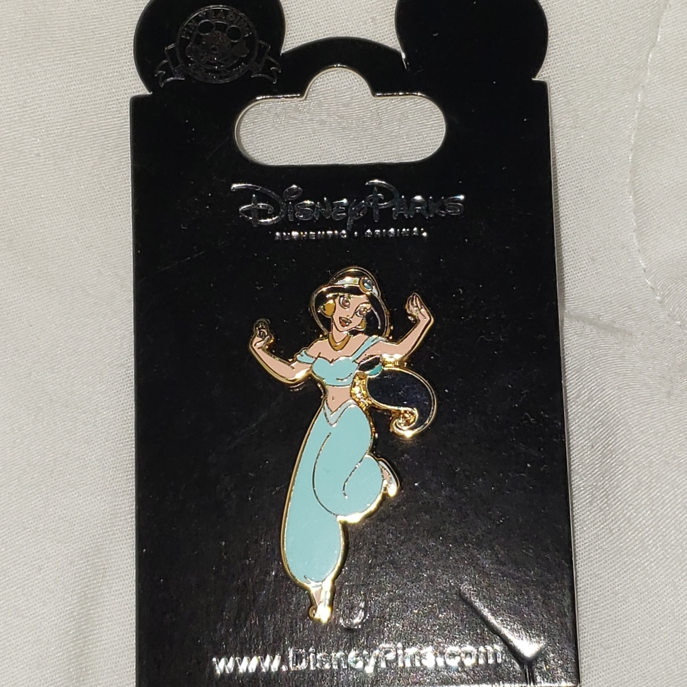 DISNEY PINS COLLECTIBLES